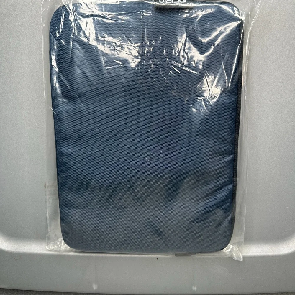 Incipio Padded Tablet Case BRAND NEW (12”x8.75”)